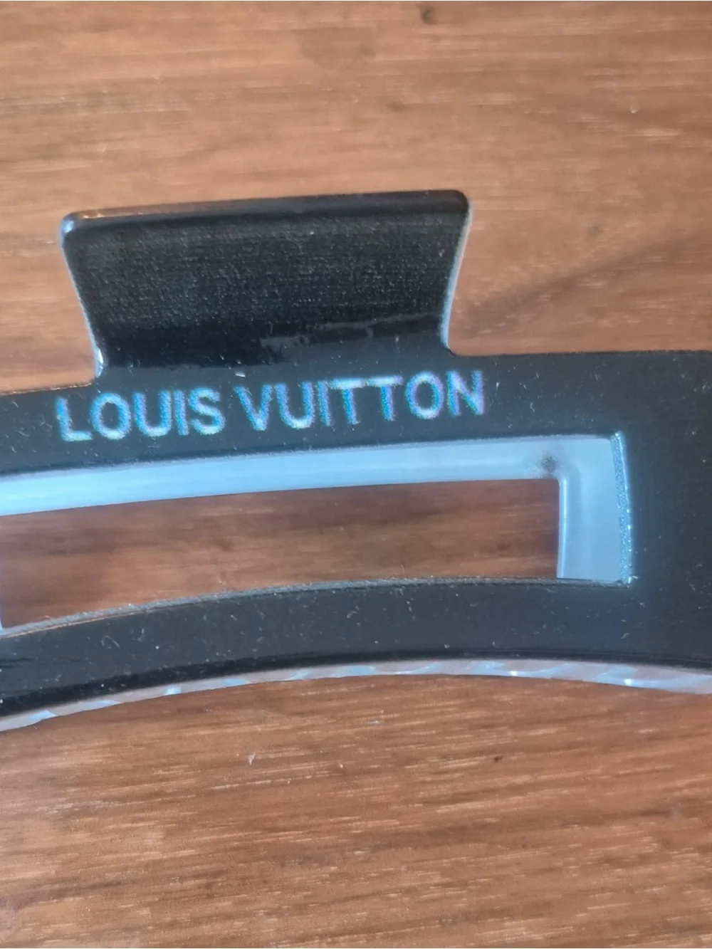 Black VR/AR Headset Clip with White Trim